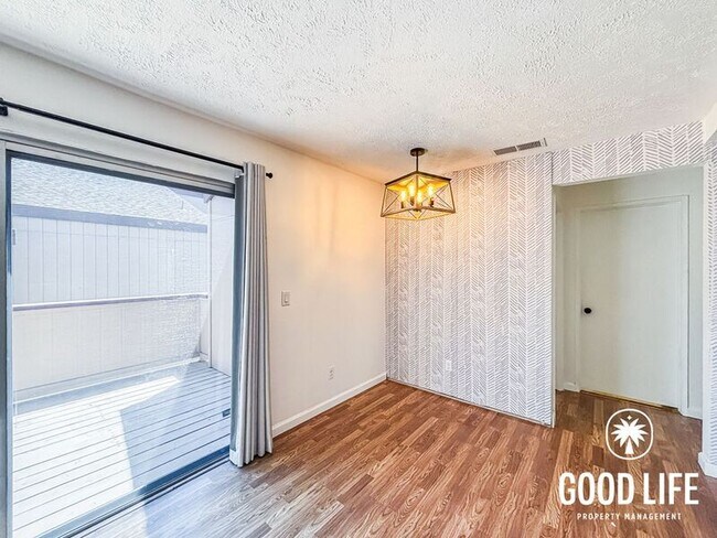 Foto del edificio - 6540 College Grove Dr