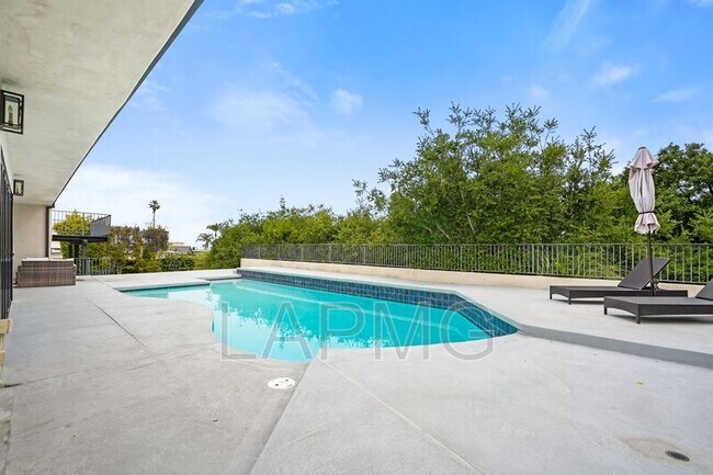 Foto del edificio - 3812 Westfall Dr