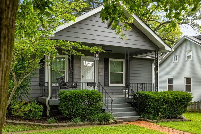 Foto del edificio - Alcoa 37701 - 3 bedroom 2 bath home - Call...