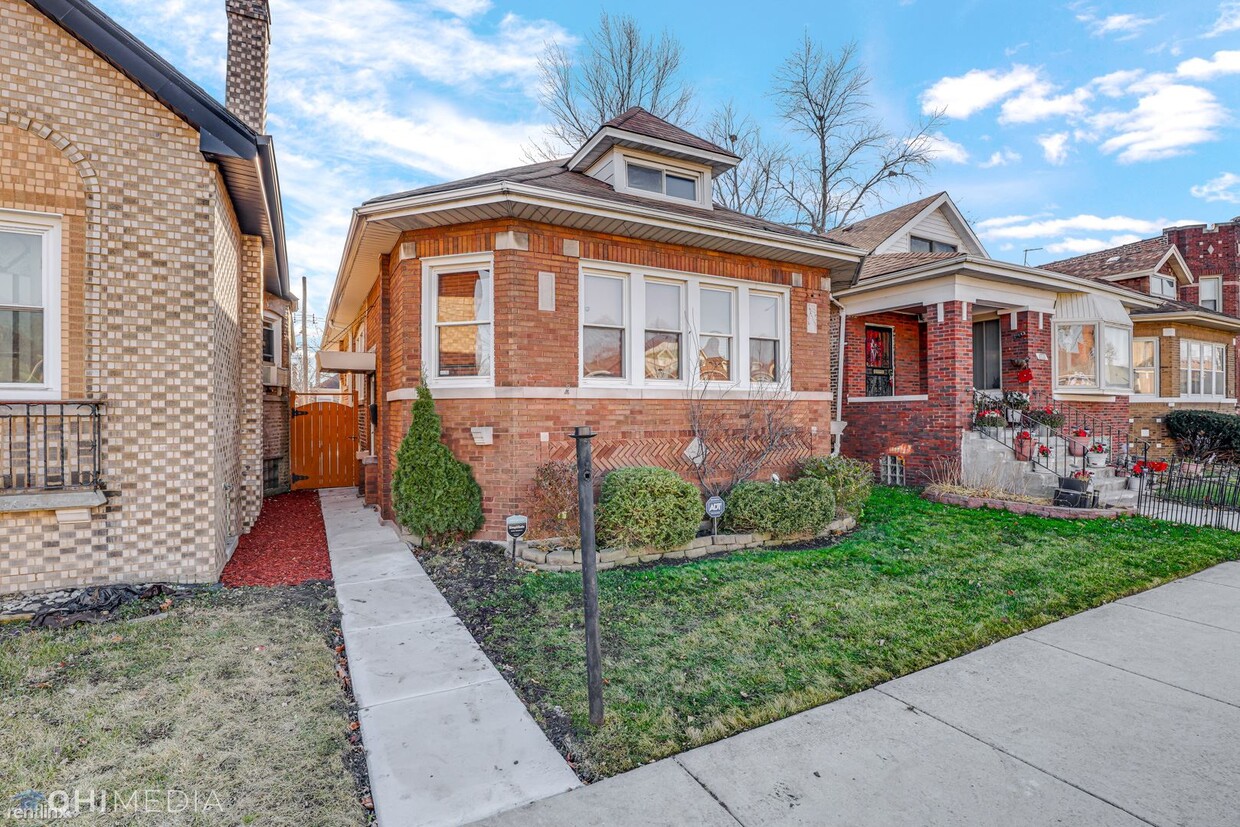 Primary Photo - 2 br, 1 bath House - 1513 East 84th Place