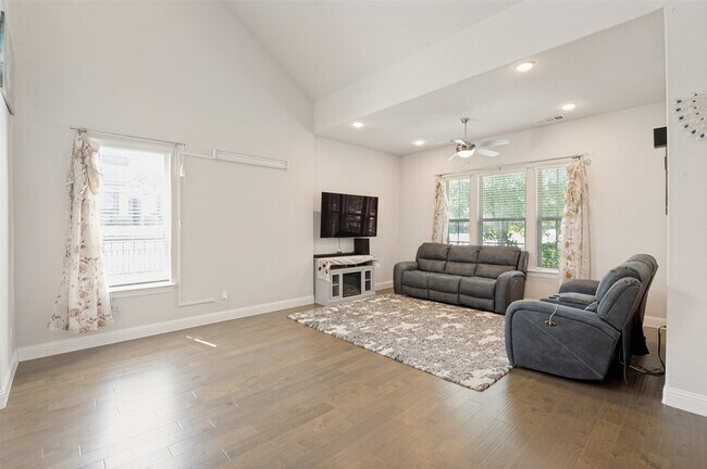 Building Photo - 12517 Murray Ln
