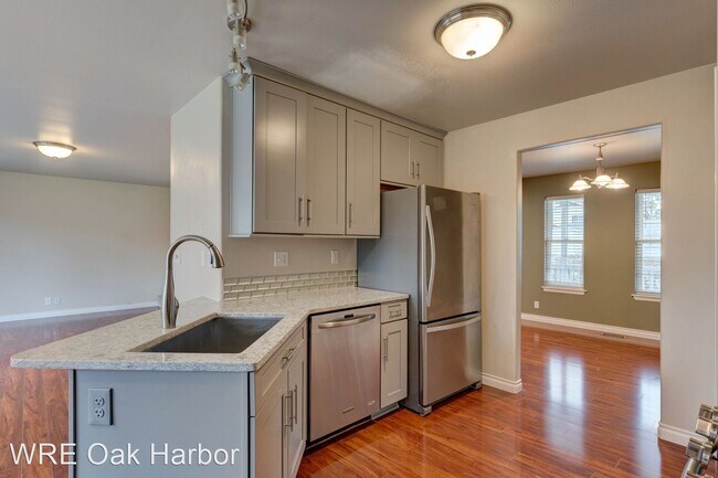 Building Photo - 3 br, 2.5 bath House - 2124 SW Rosario Pl