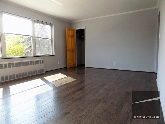 Foto del edificio - 6103 76th St