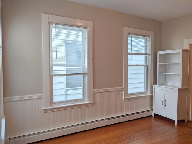 Building Photo - 18 Park Ave