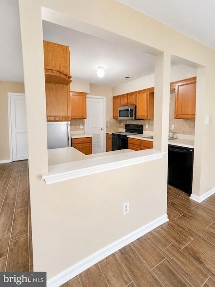 Building Photo - 612 Mews Dr