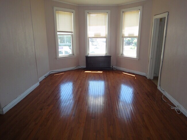 Building Photo - 1346 W Diversey Pkwy