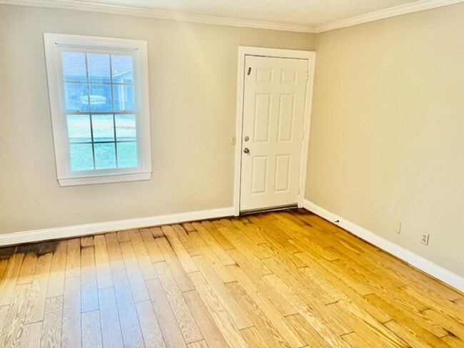 Building Photo - Hennon Dr #238