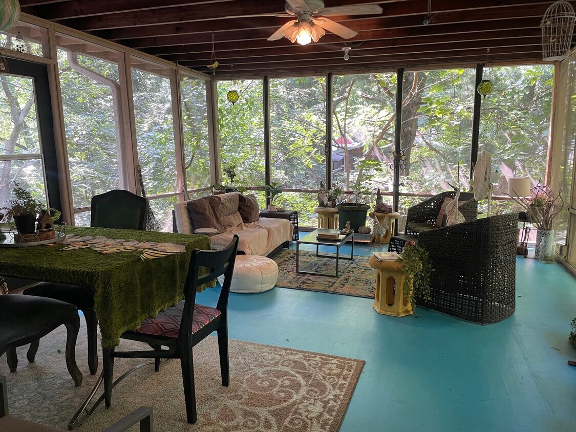Foto principal - 930 N Warrick St