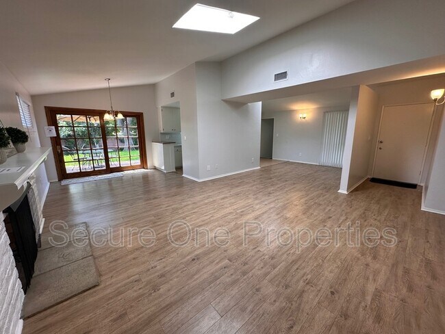 Building Photo - 15734 Rinaldi St