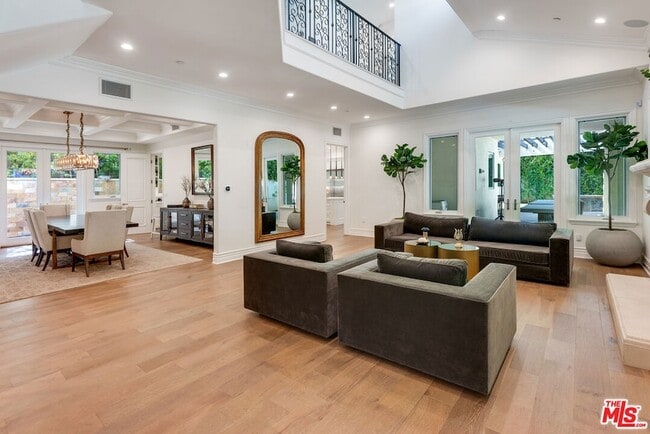 Building Photo - 363 S Saltair Ave