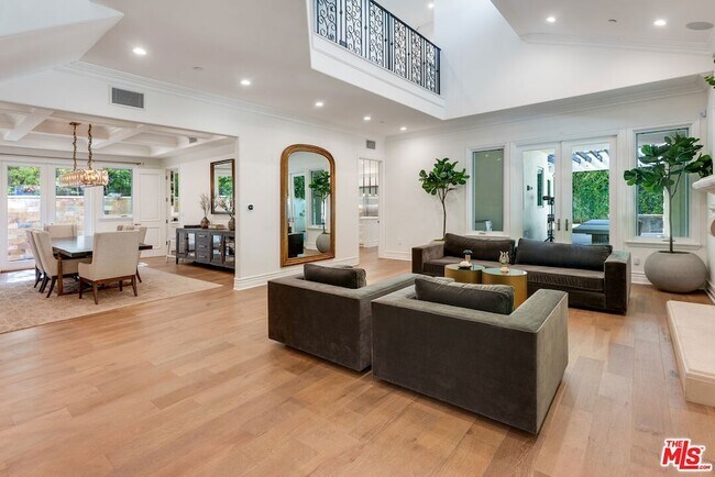 Foto del edificio - 363 S Saltair Ave