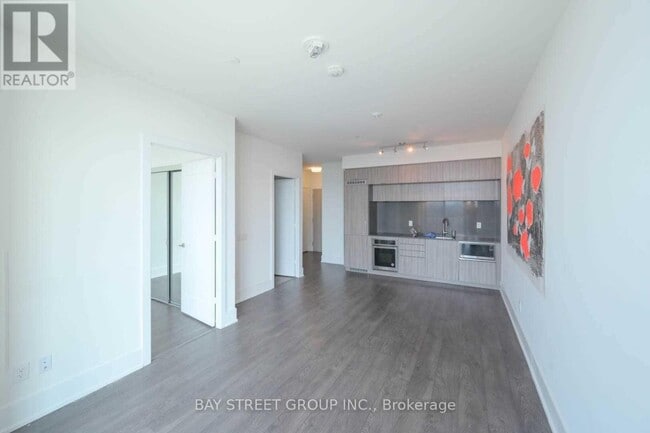 Building Photo - 80 Vanauley St
