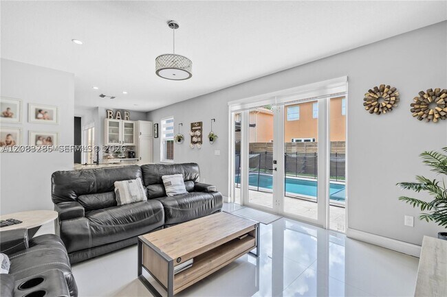 Foto del edificio - 15877 SW 61st Way