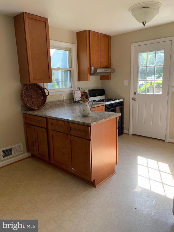 Building Photo - 6408 Winnepeg Rd