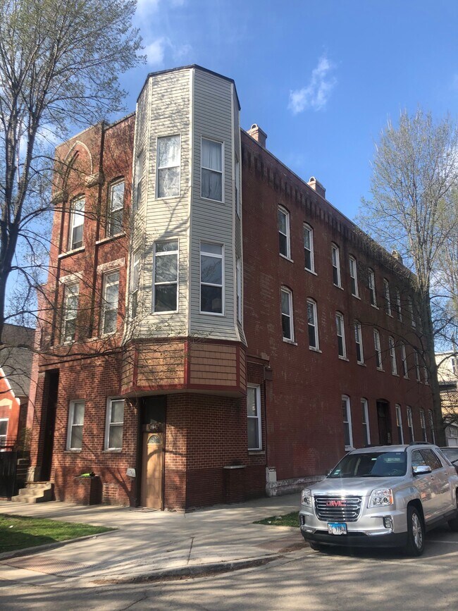 Building Photo - 2164 N Claremont Ave