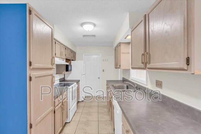 Foto del edificio - 2727 McIntosh Rd