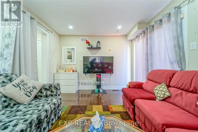 Building Photo - 7 Hollyhedge Ct