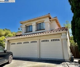 Building Photo - 715 Sunrise Dr