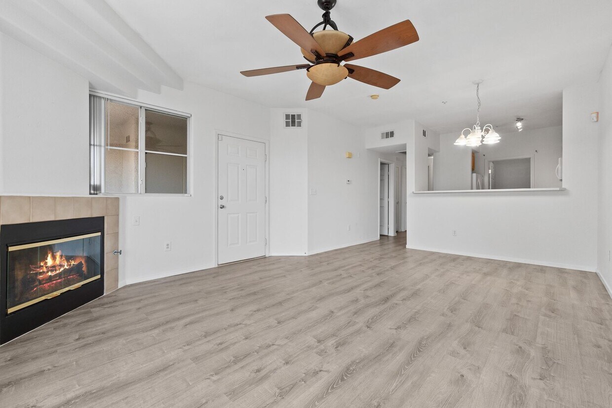 Foto principal - GORGEOUS Condo in Guard Gated Community! C...