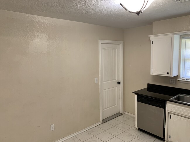 Foto del edificio - 720 N Dallas Ave