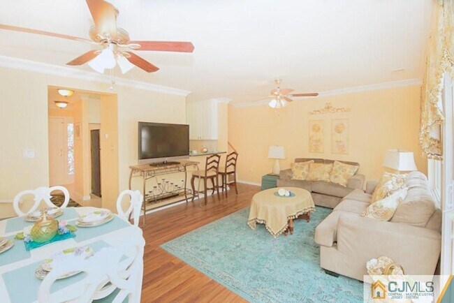 Building Photo - 30 Pennsbury Way