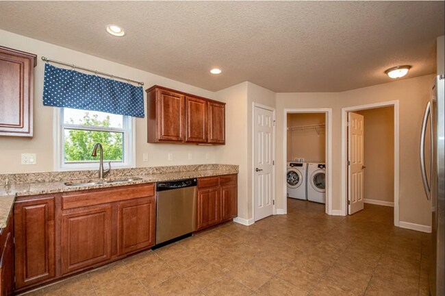 Building Photo - Welcome to your next home!