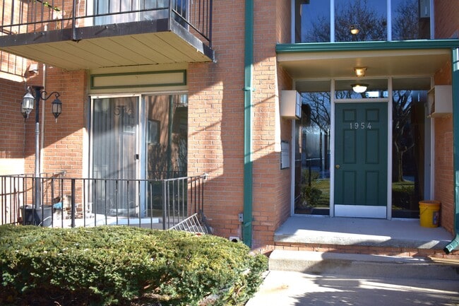 Patio - 1954 Axtell Dr