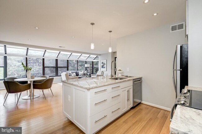 Foto del edificio - 1029 N Stuart St