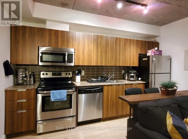 Photo du bâtiment - 400 Wellington St W