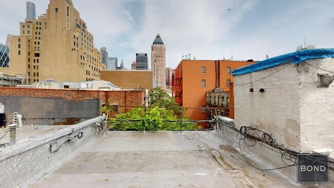 Foto del edificio - 724 Tenth Avenue