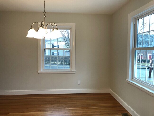 Building Photo - 286 Lagrange St