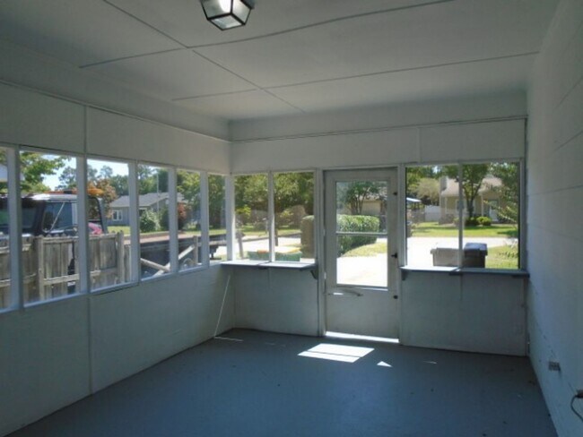 Building Photo - Village Green subdivision