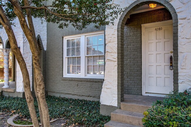 Foto del edificio - 4303 Emerson Ave