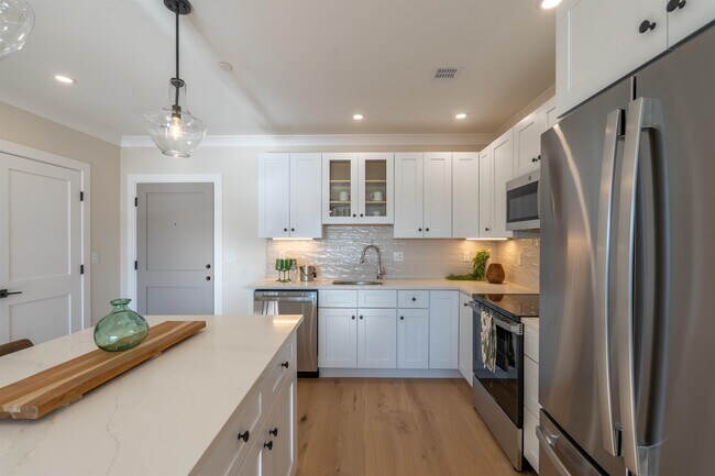 Foto del edificio - 815 Lafayette Rd