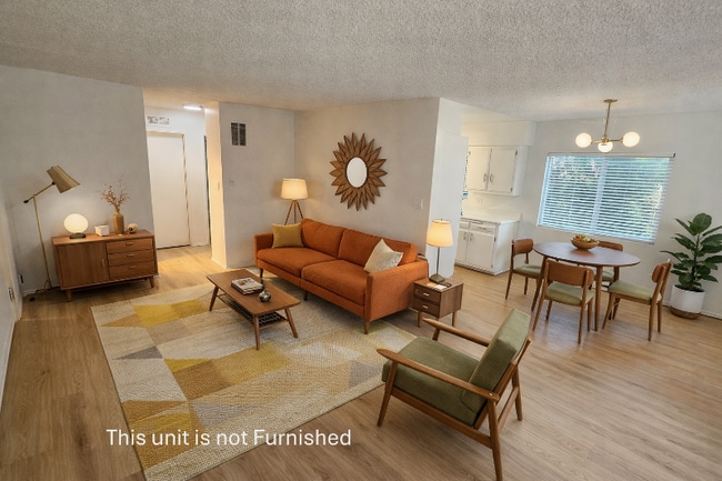 Building Photo - 1130 N Fuller Ave