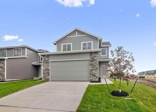 Building Photo - 1817 NE Heritage Dr