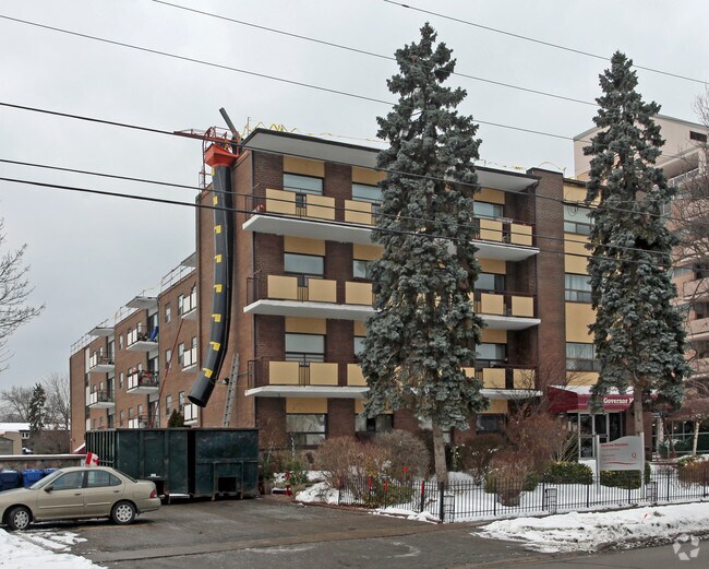 Photo du bâtiment - 110 Park Rd N