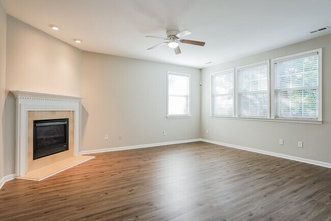 Foto del edificio - 2852 Roundleaf Ct