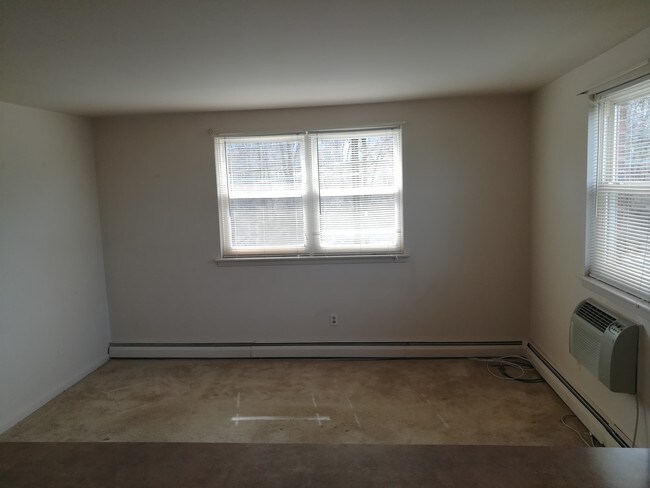 Family Room - 499 W Lancaster Ave