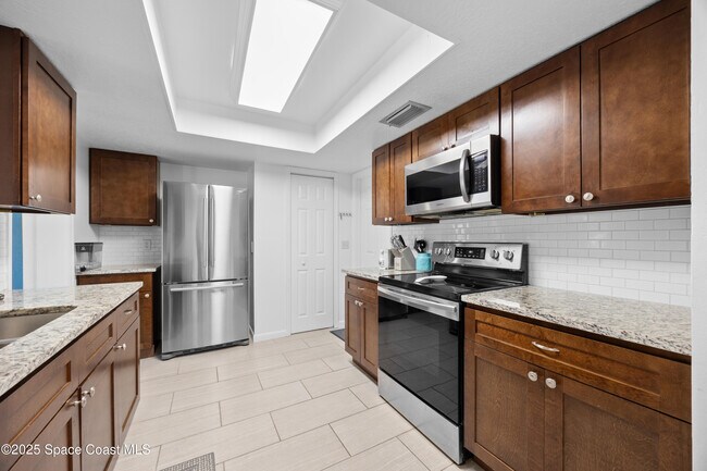 Building Photo - 532 Roosevelt Ave