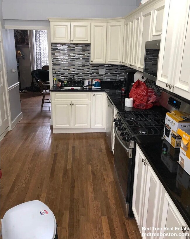 Foto del edificio - 686 Parker St