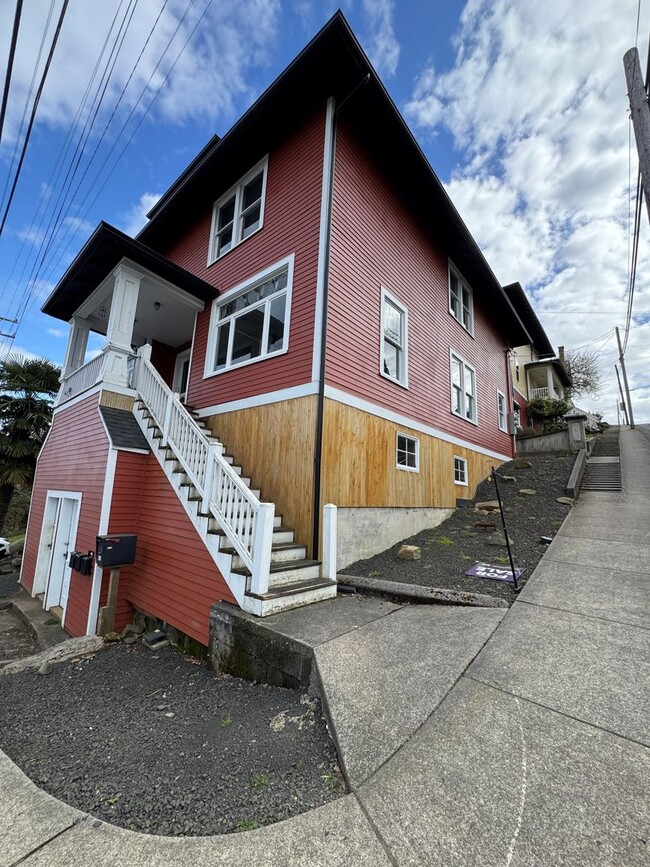 Building Photo - 811-813 Franklin Ave