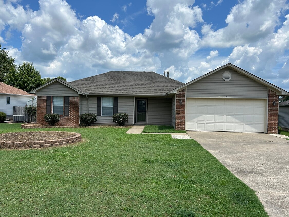 Primary Photo - 16 Azalea Dr