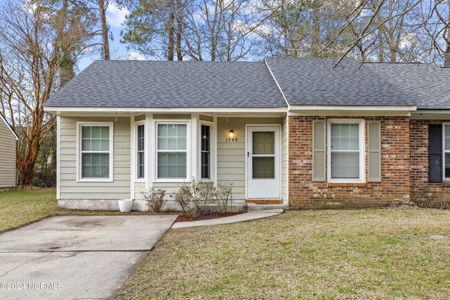 Building Photo - 1949 Rolling Ridge Dr