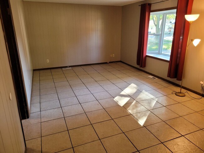 Building Photo - Great Ranch House next to a Park and Publi...