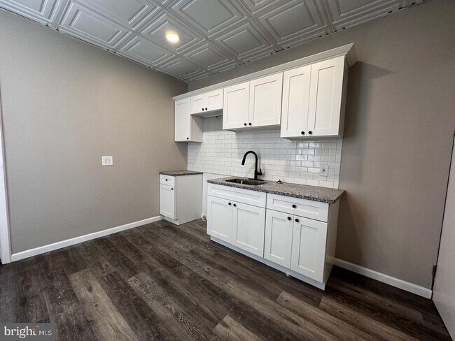Foto del edificio - 2416 N Hollywood St