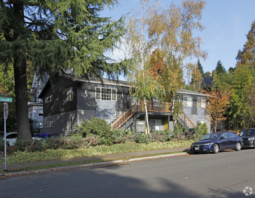 Building Photo - 1615 SE Taylor St
