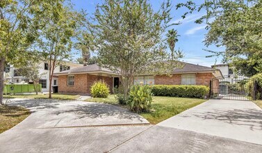 Building Photo - 2327 Dorrington St