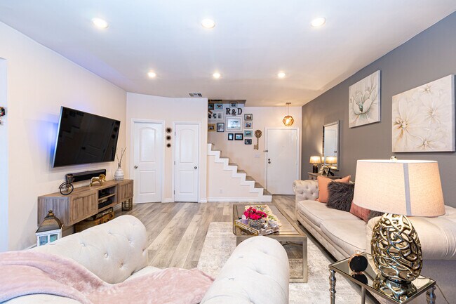 living room - 7515 Winnetka Ave