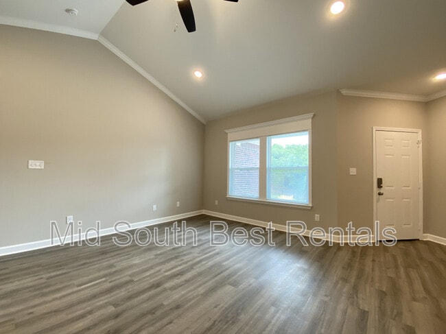 Building Photo - 188 Round Mountain Rd